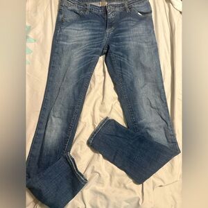 Women’s Straight Leg Jeans in Medium Blue Wash